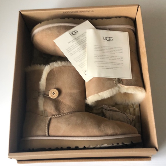 UGG Other - UGG Bailey Button Short Boots (Size: Big Kids 5)